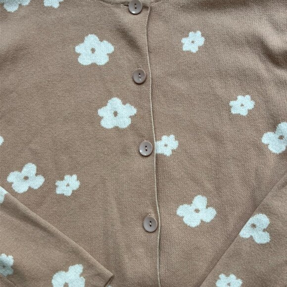 Le Lis Beige with white flowers Long Sleeve Button Down Cardigan sweater Size M - Picture 3 of 8